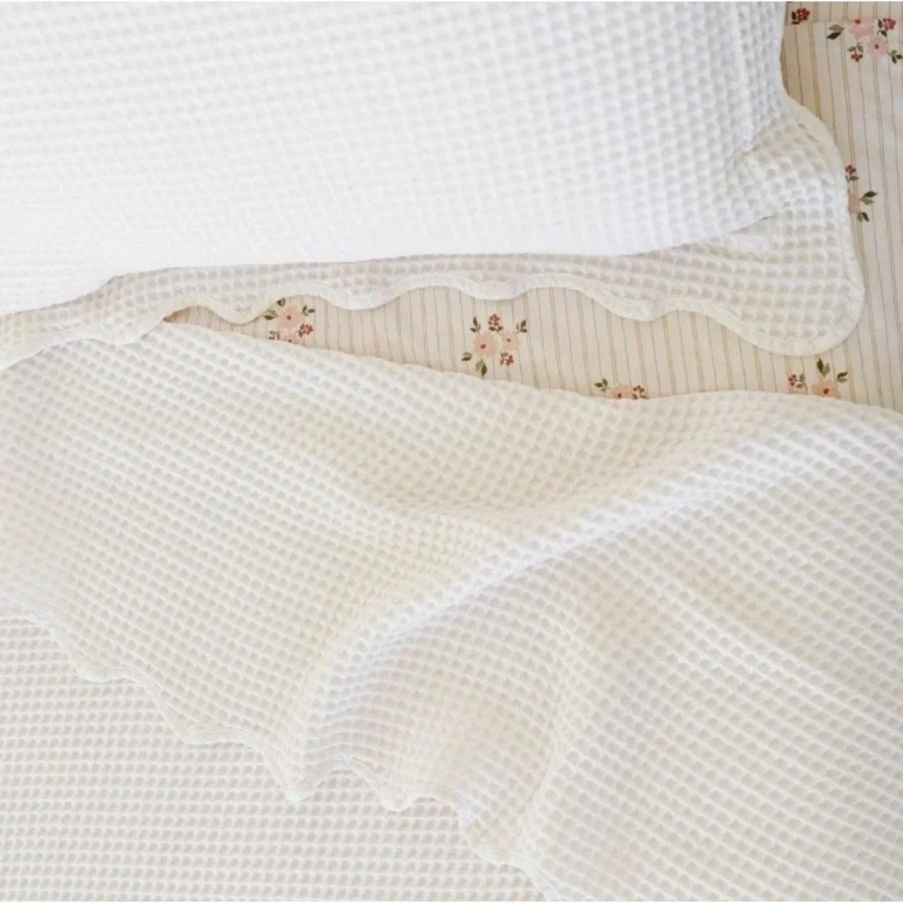 Gathre Ivory Scallop Waffle Quilt Set Twin Bedding White Cream Textured Sham